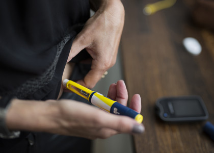 Billede af injektion af insulin med insulinpen.