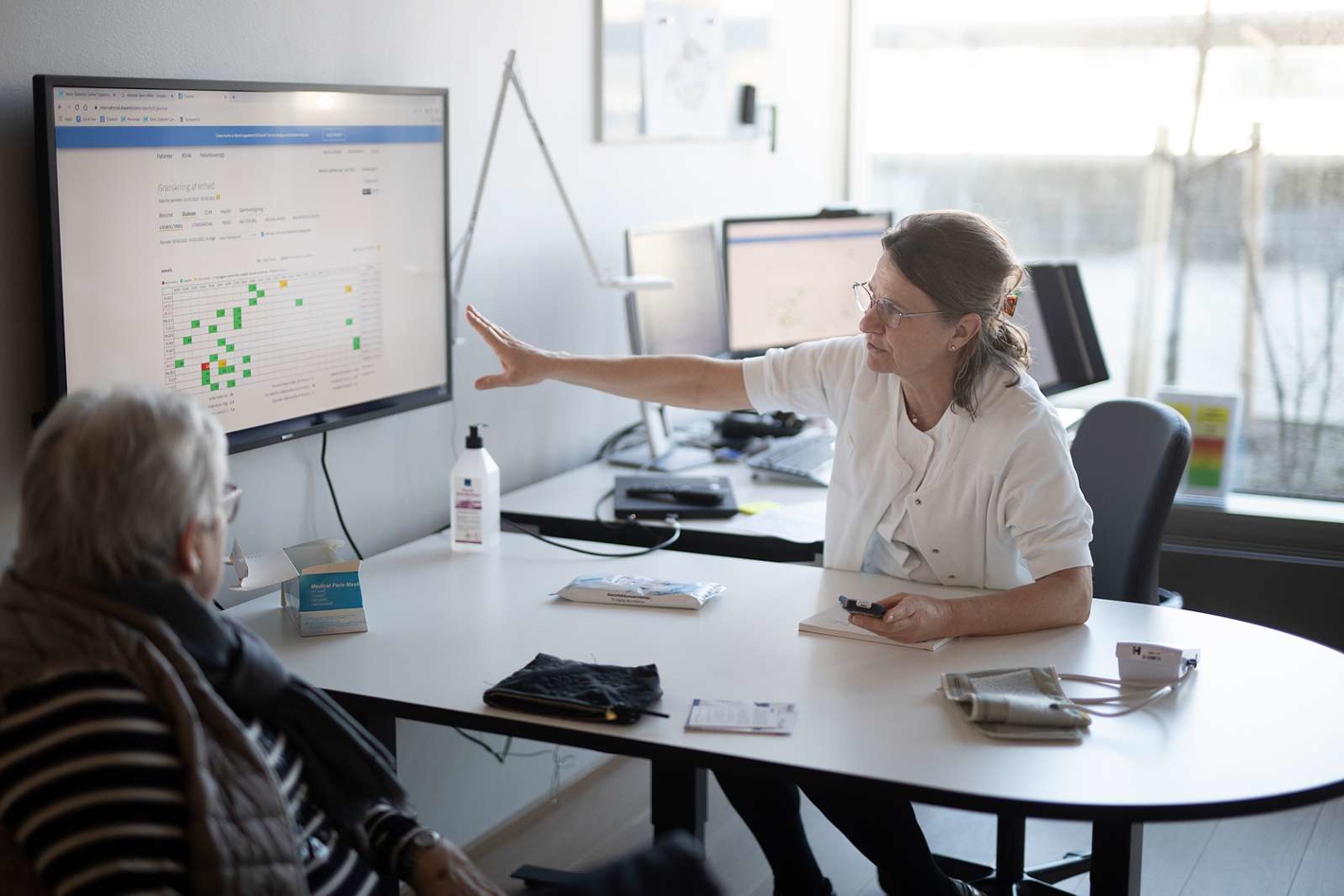 Billede af sygeplejerske i klinikken.