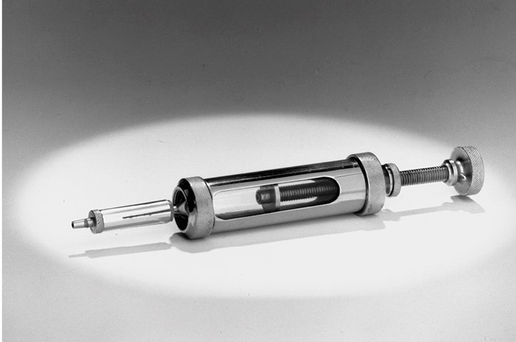 Arkivfoto af en insulinsprøjte fra 1925